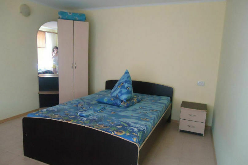 <span style="font-weight: bold;">Трехместный номер с общей ванной комнатой</span>